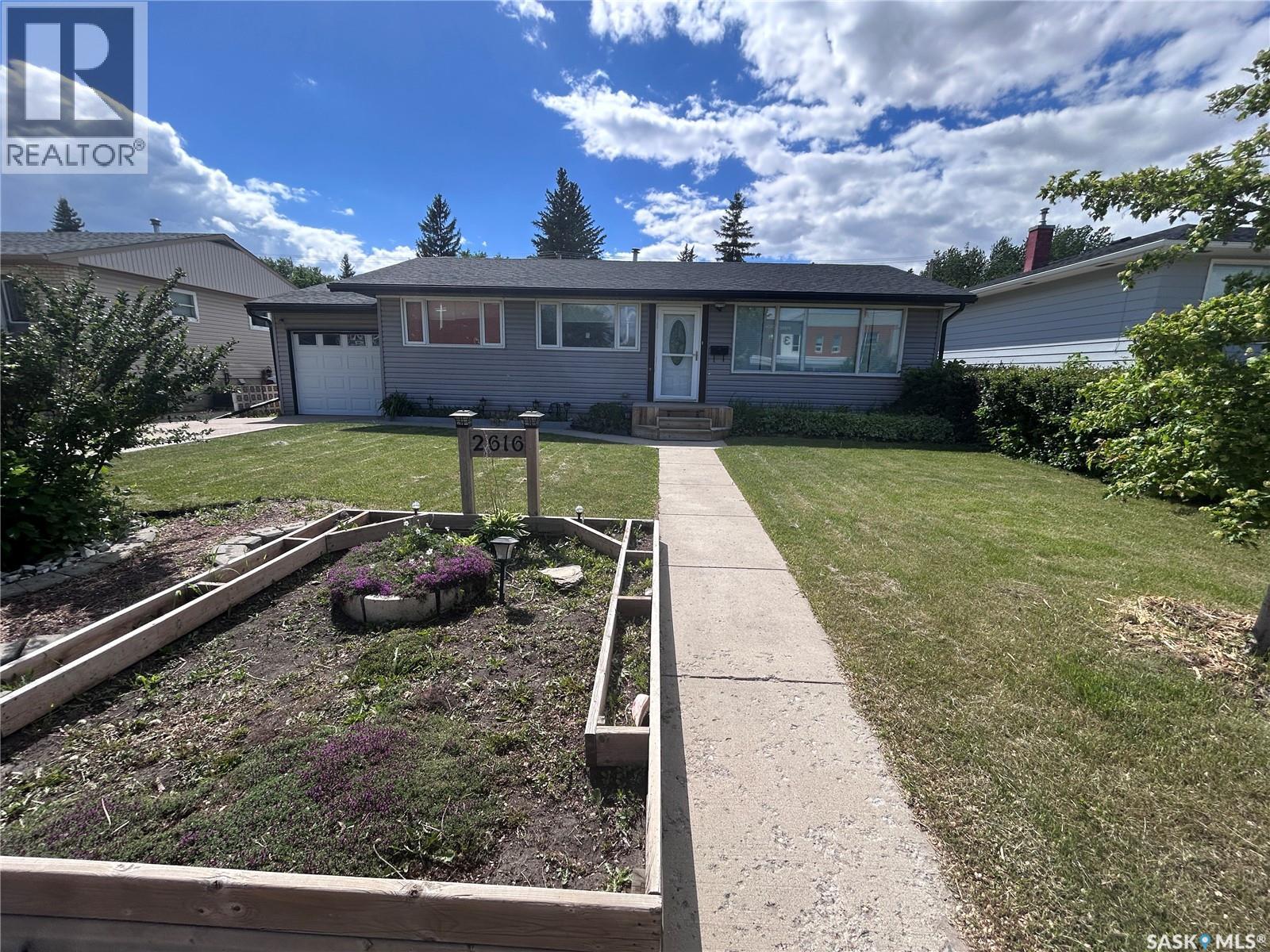 2616 Clarence Avenue S, Saskatoon, Saskatchewan  S7J 1M6 - Photo 1 - SK038962