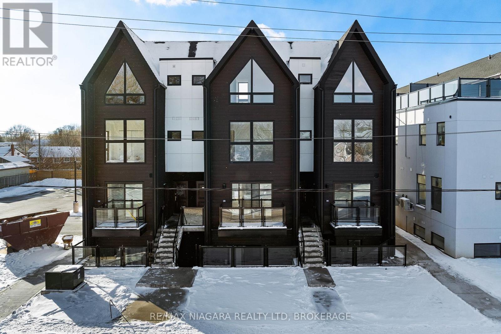 209 - 7277 Wilson Crescent, Niagara Falls, Ontario  L2G 4S5 - Photo 1 - X13429448