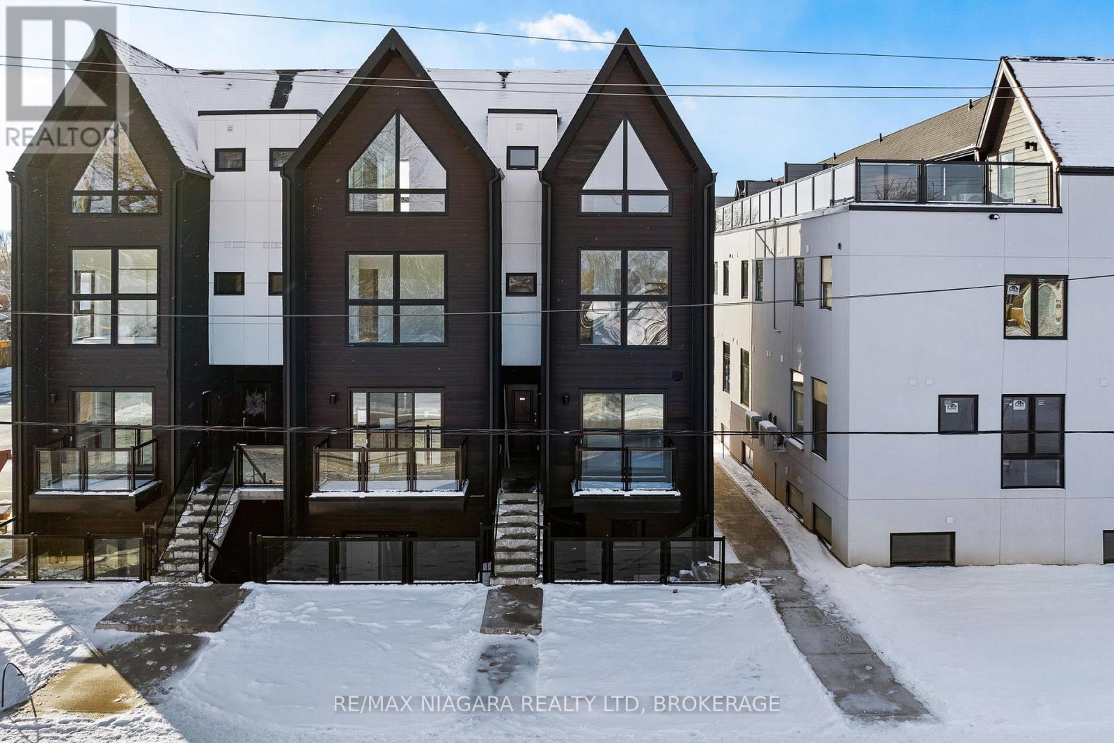 209 - 7277 Wilson Crescent, Niagara Falls, Ontario  L2G 4S5 - Photo 2 - X13429448