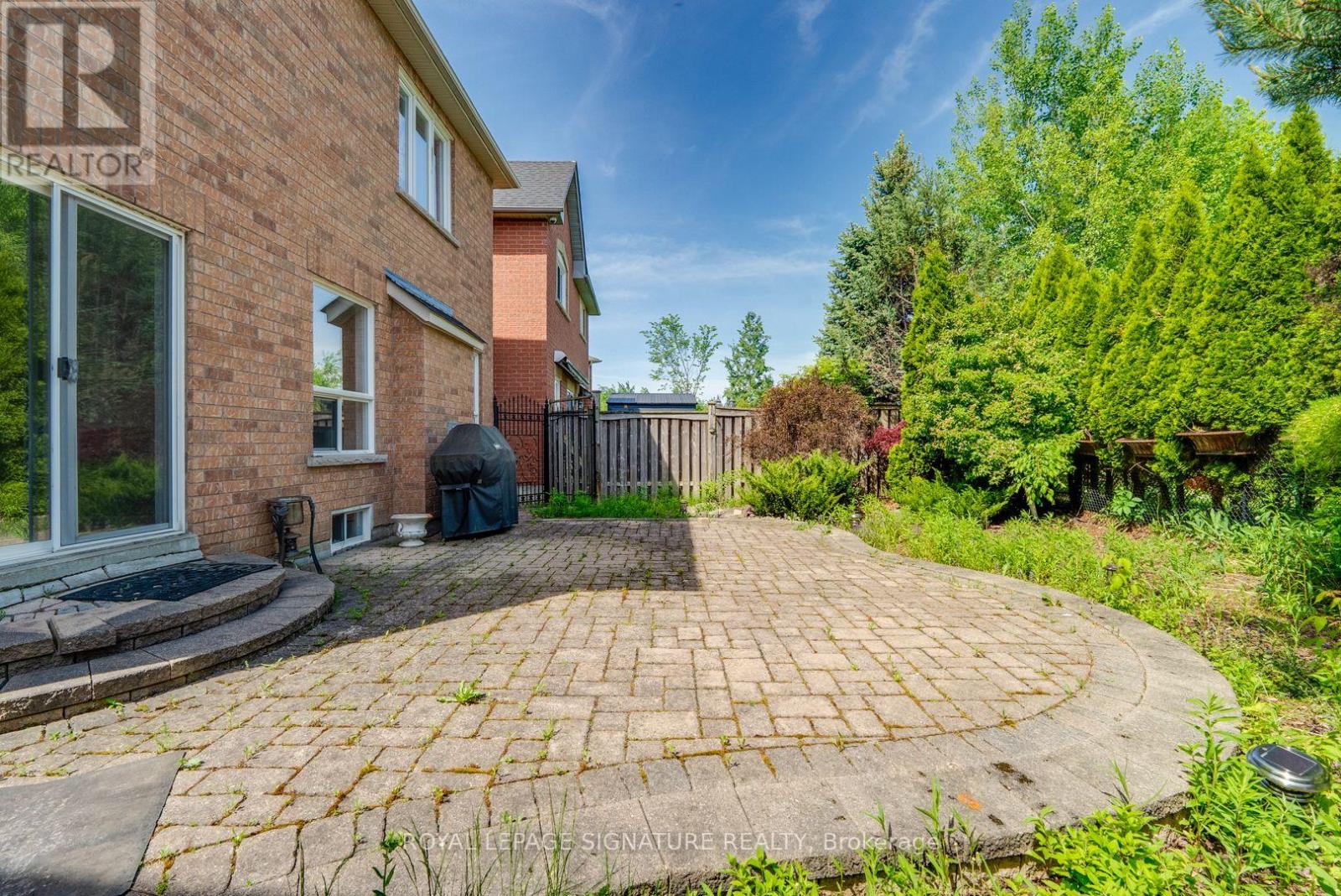 112 Barnwood Drive, Richmond Hill, Ontario  L4E 5A2 - Photo 18 - N13239236