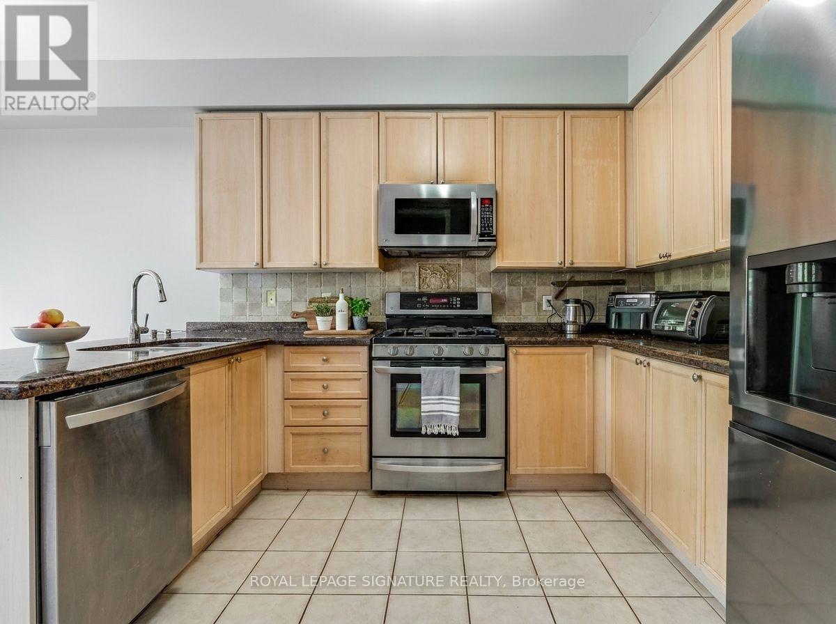 112 Barnwood Drive, Richmond Hill, Ontario  L4E 5A2 - Photo 3 - N13239236