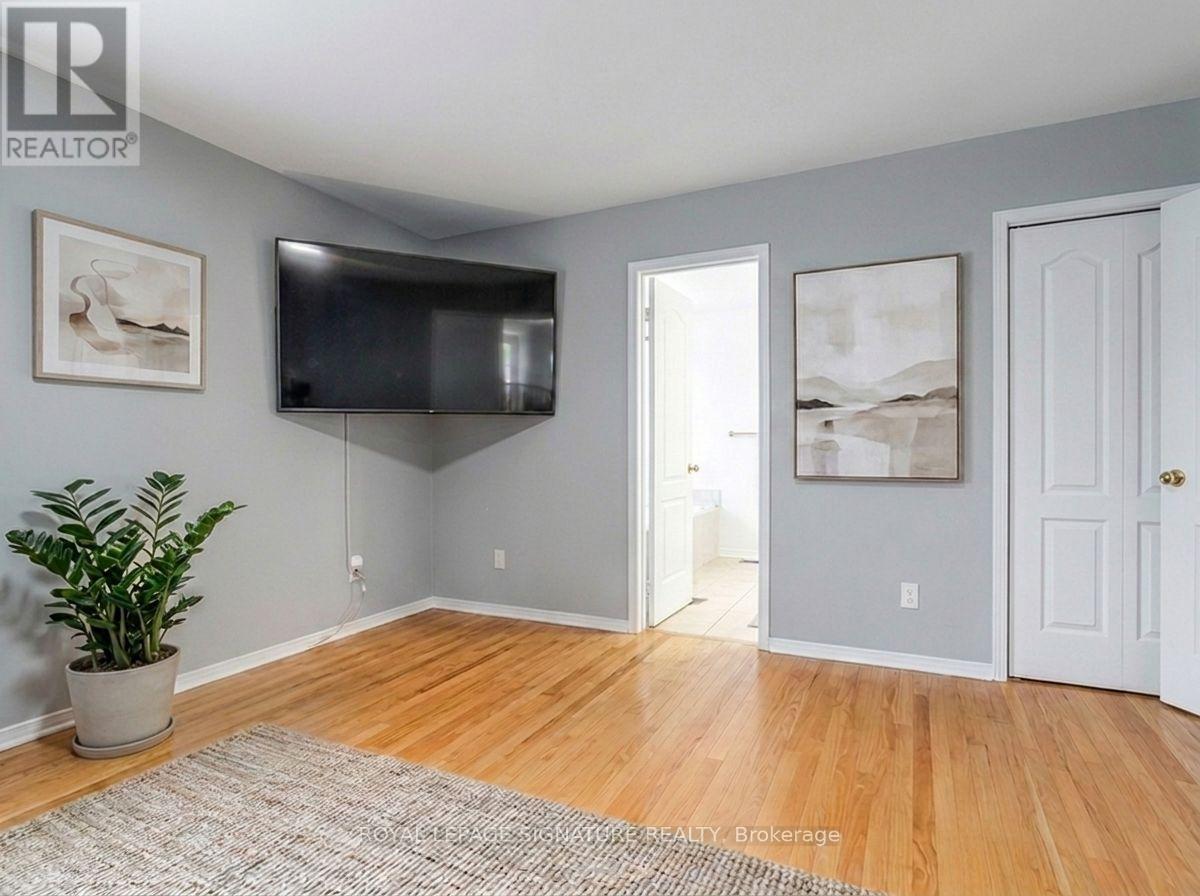 112 Barnwood Drive, Richmond Hill, Ontario  L4E 5A2 - Photo 7 - N13239236