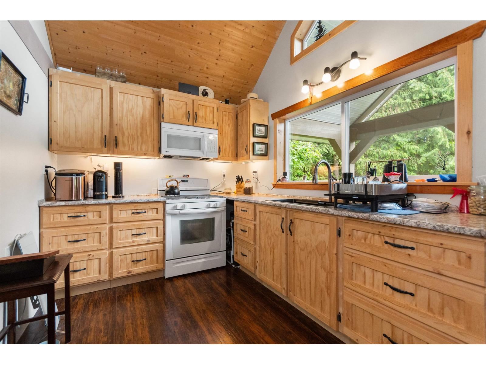 H61 Blueberry Crescent, Sunshine Valley, Sunshine Valley, British Columbia  V0X 1L5 - Photo 12 - R3134736