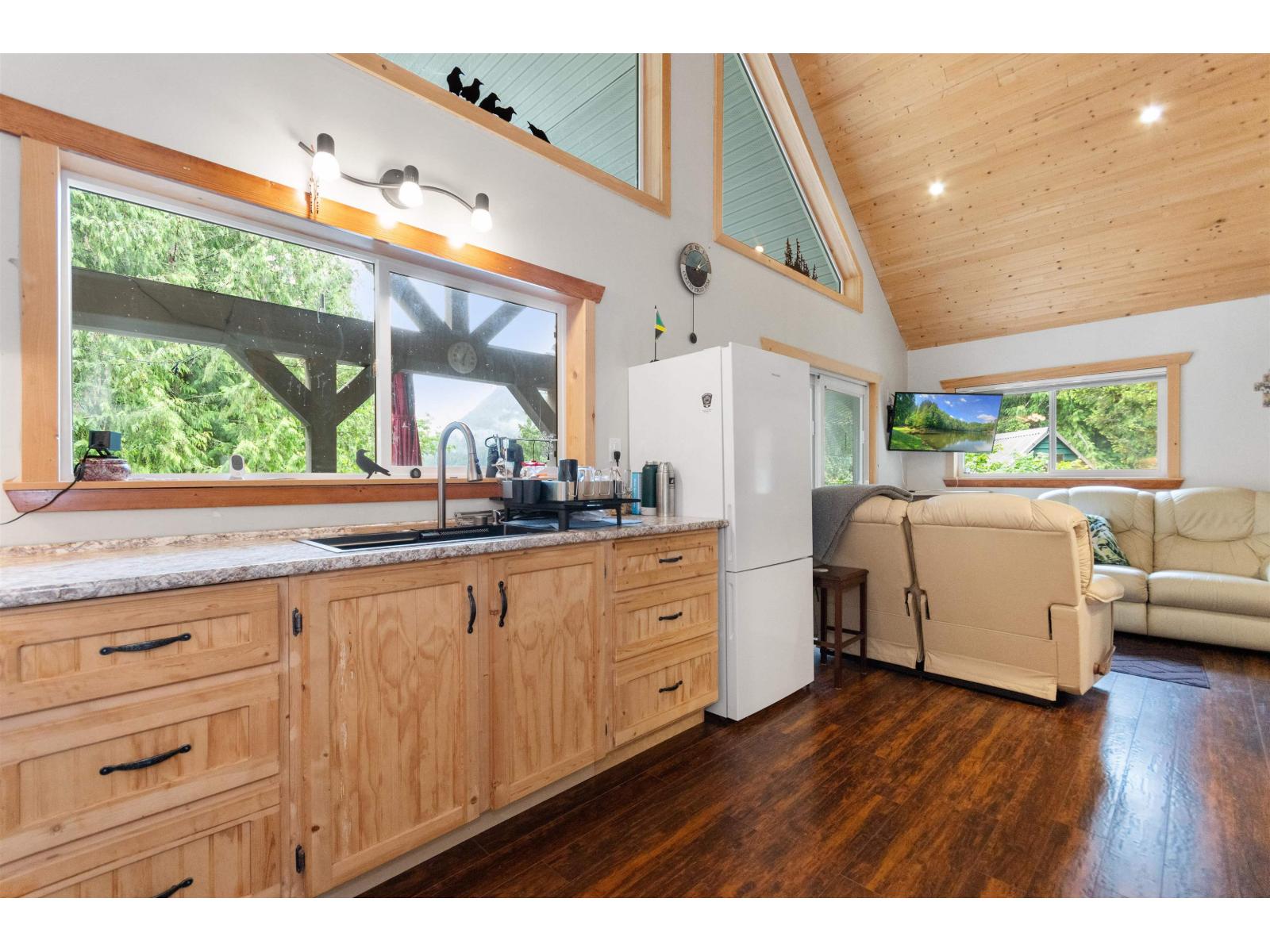 H61 Blueberry Crescent, Sunshine Valley, Sunshine Valley, British Columbia  V0X 1L5 - Photo 13 - R3134736