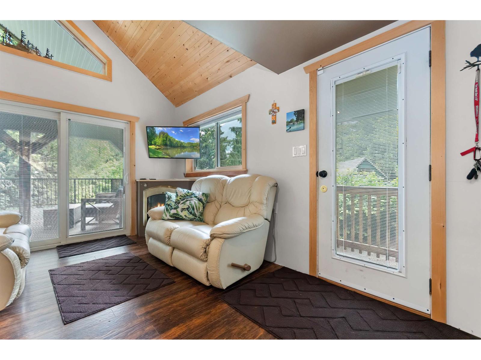 H61 Blueberry Crescent, Sunshine Valley, Sunshine Valley, British Columbia  V0X 1L5 - Photo 9 - R3134736