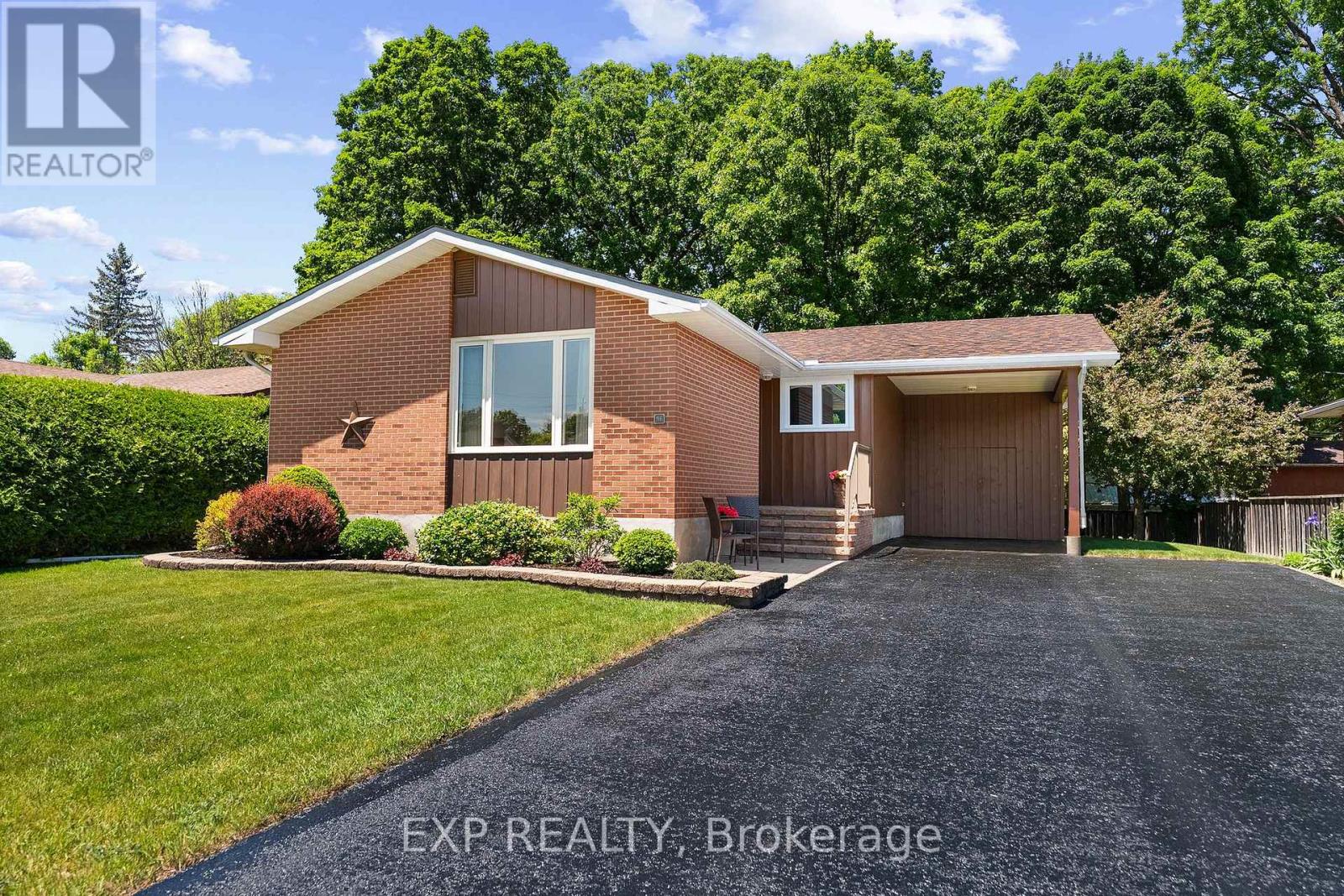 96 SIMPSON AVENUE, Renfrew, Ontario
