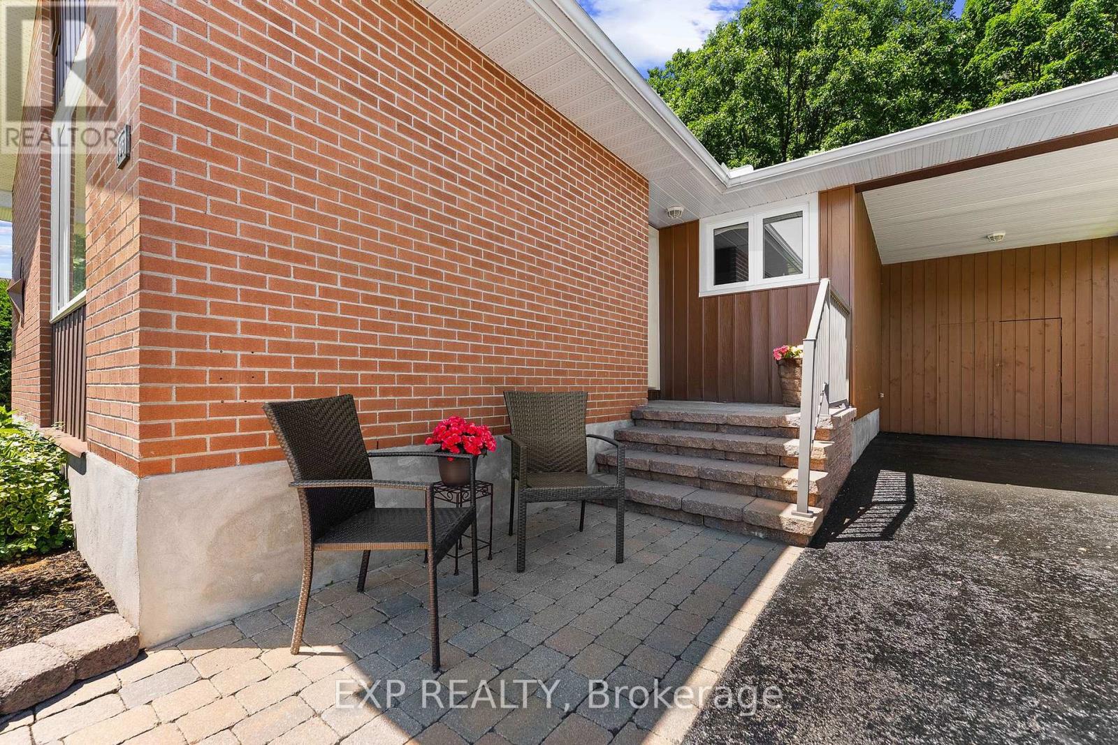 96 Simpson Avenue, Renfrew, Ontario  K7V 2P5 - Photo 2 - X13429472