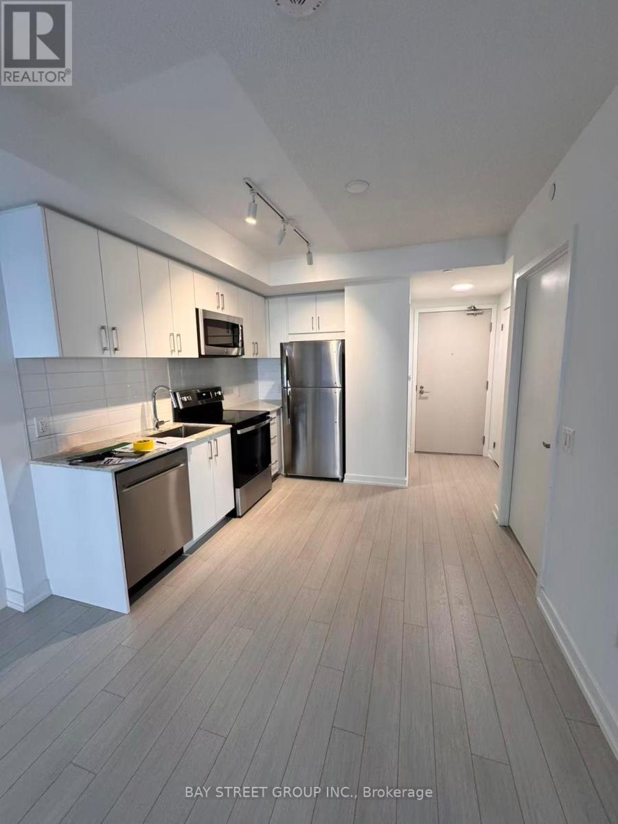 4010 Eglinton Avenue W, Toronto, Ontario  M9A 0G5 - Photo 3 - W13429480