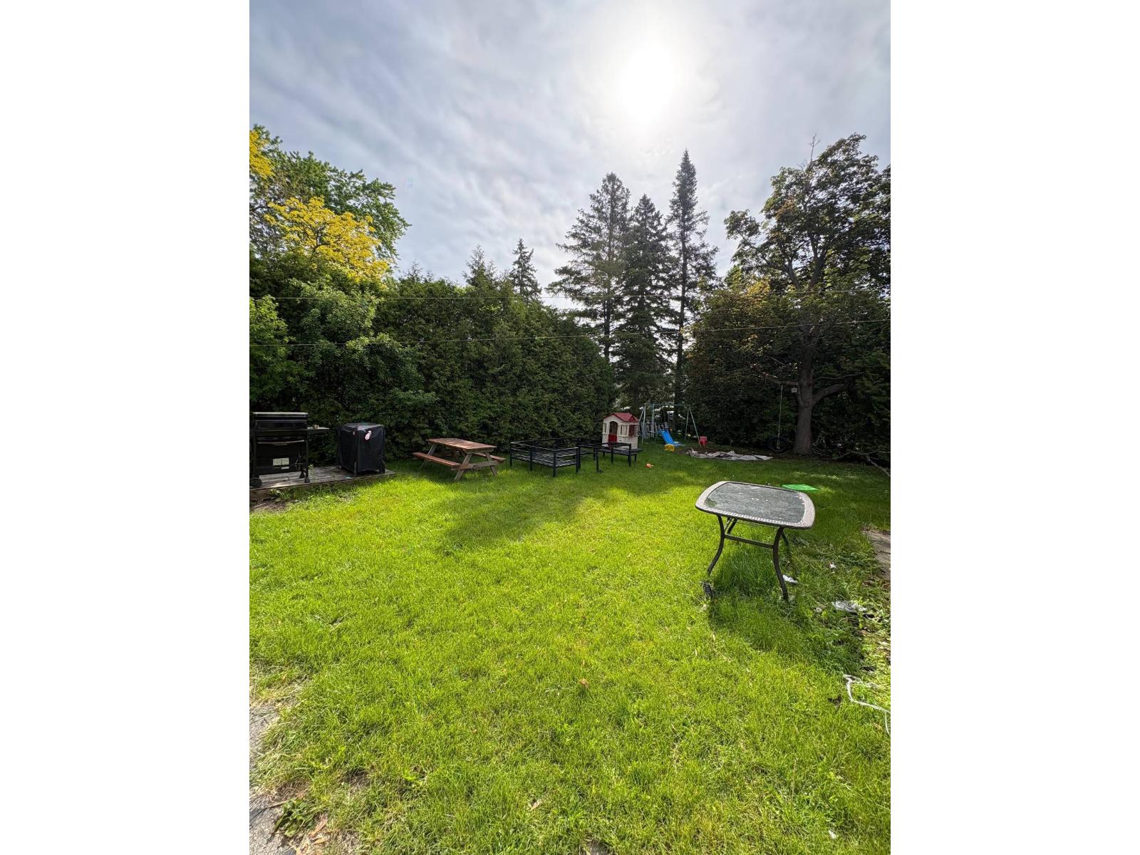 5183 Rue Perron Montréal (Pierrefonds-Roxboro) Quebec Canada H8Z2J8 3