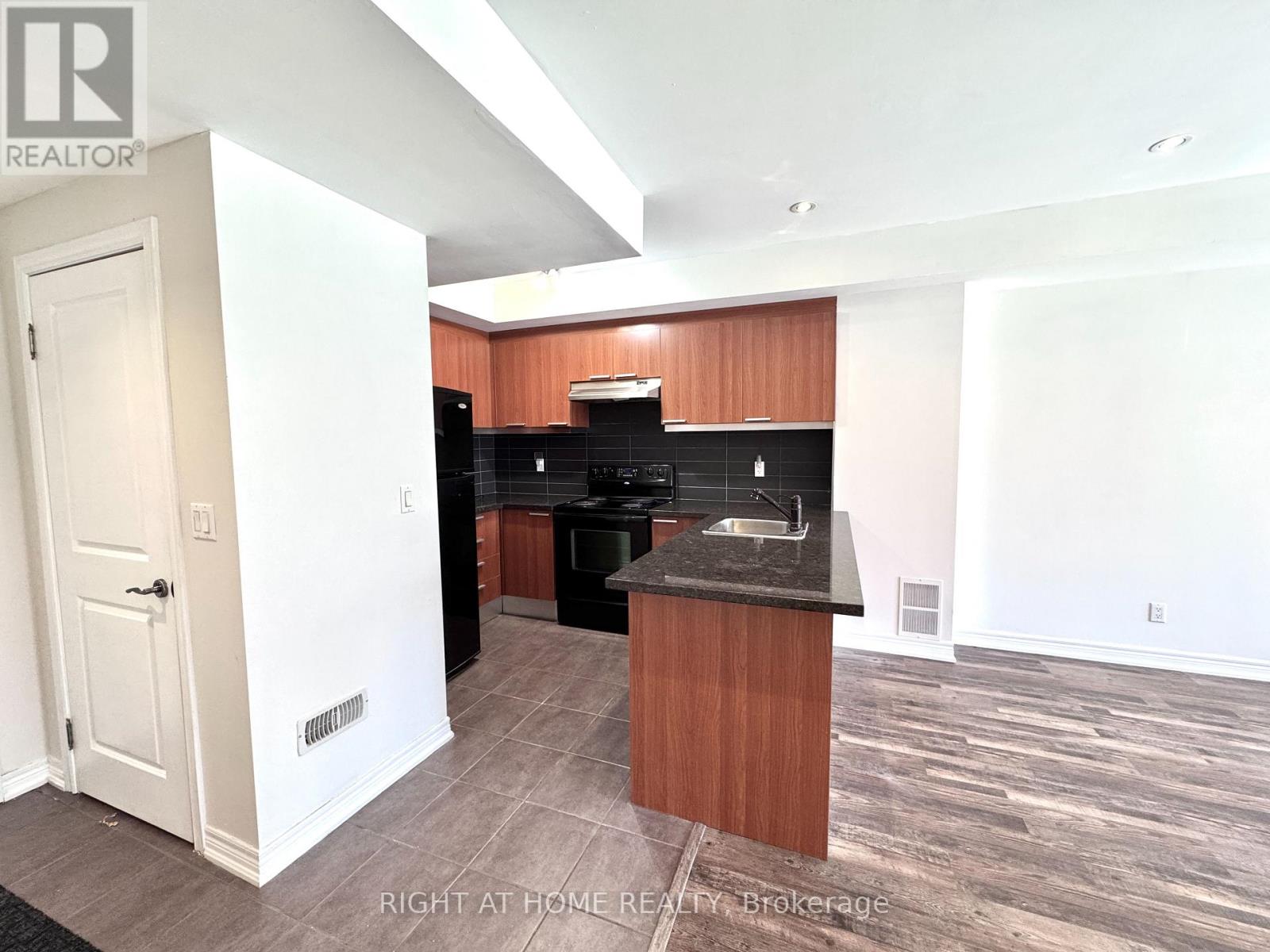 ONE BEDROOM SUITE - 327 CARRVILLE ROAD S, Richmond Hill, Ontario