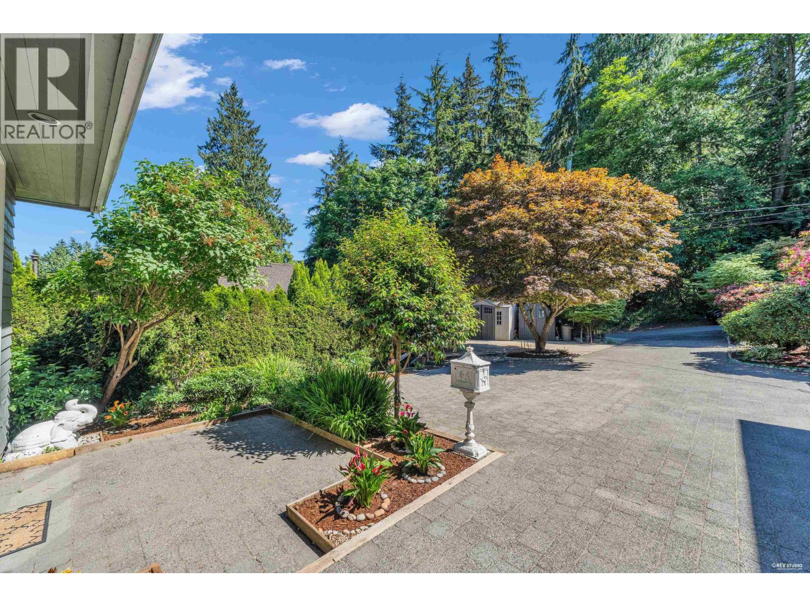 4941 Water Lane, West Vancouver, British Columbia  V7W 1K4 - Photo 35 - R3134886