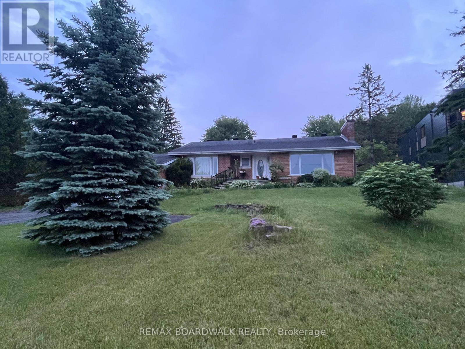 6742 NOTRE DAME STREET, Ottawa, Ontario