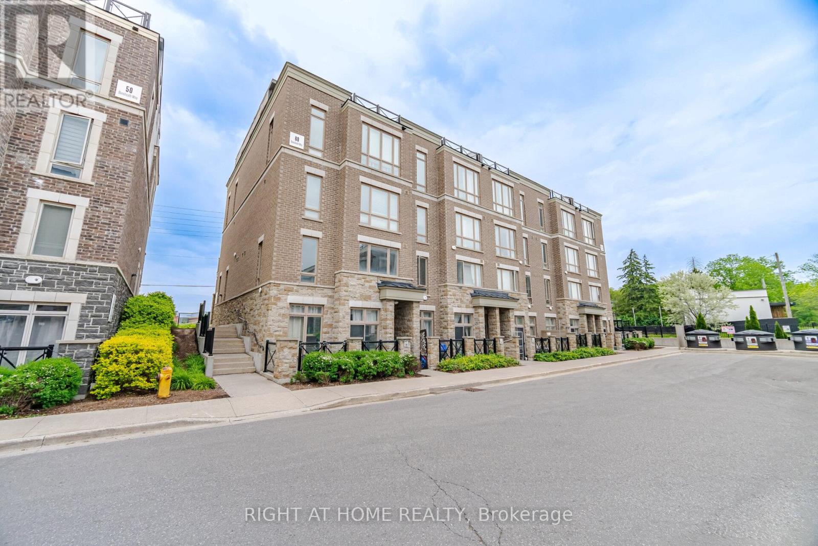 702 - 60 DUNSHEATH WAY, Markham, Ontario