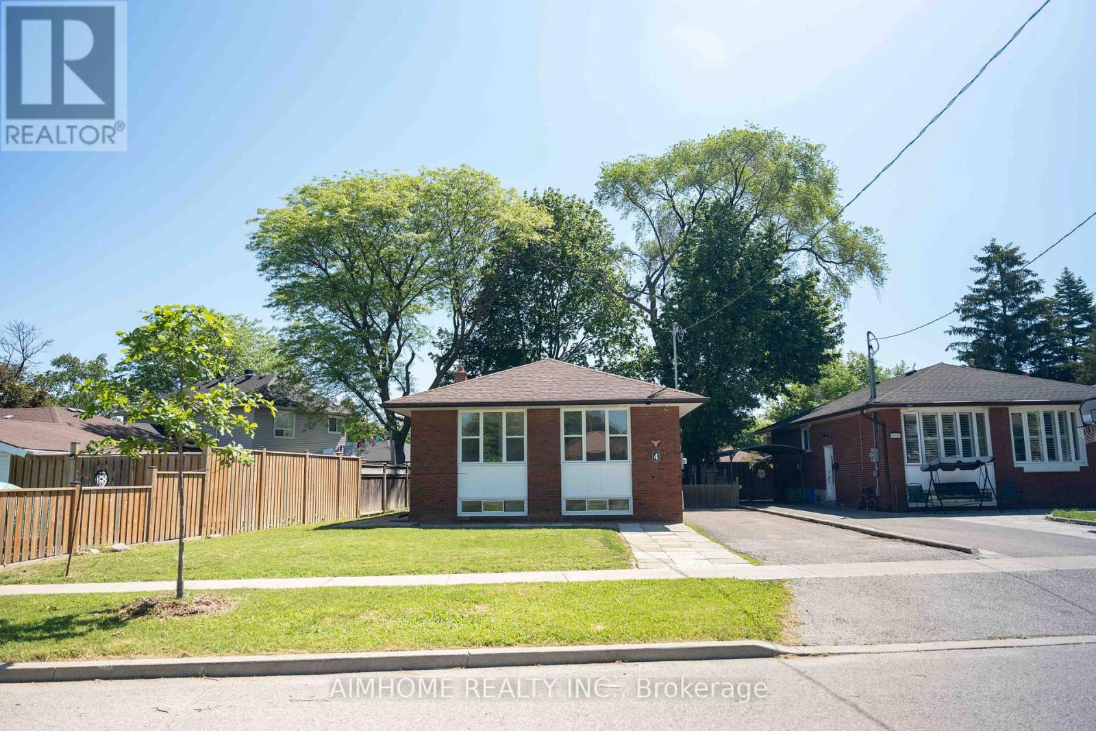 <div class="slider-price">$999,999</div><p>4 Pelmar Place, Toronto, Ontario</p>