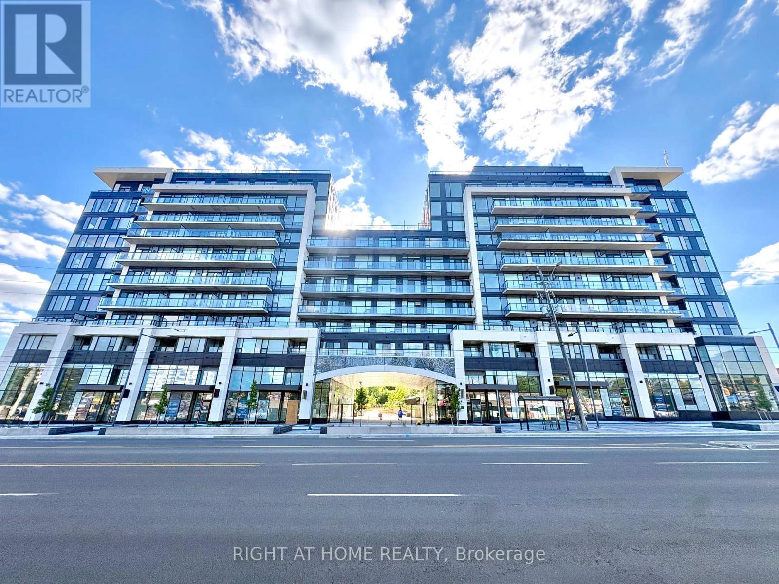 221 - 8188 YONGE STREET, Vaughan, Ontario