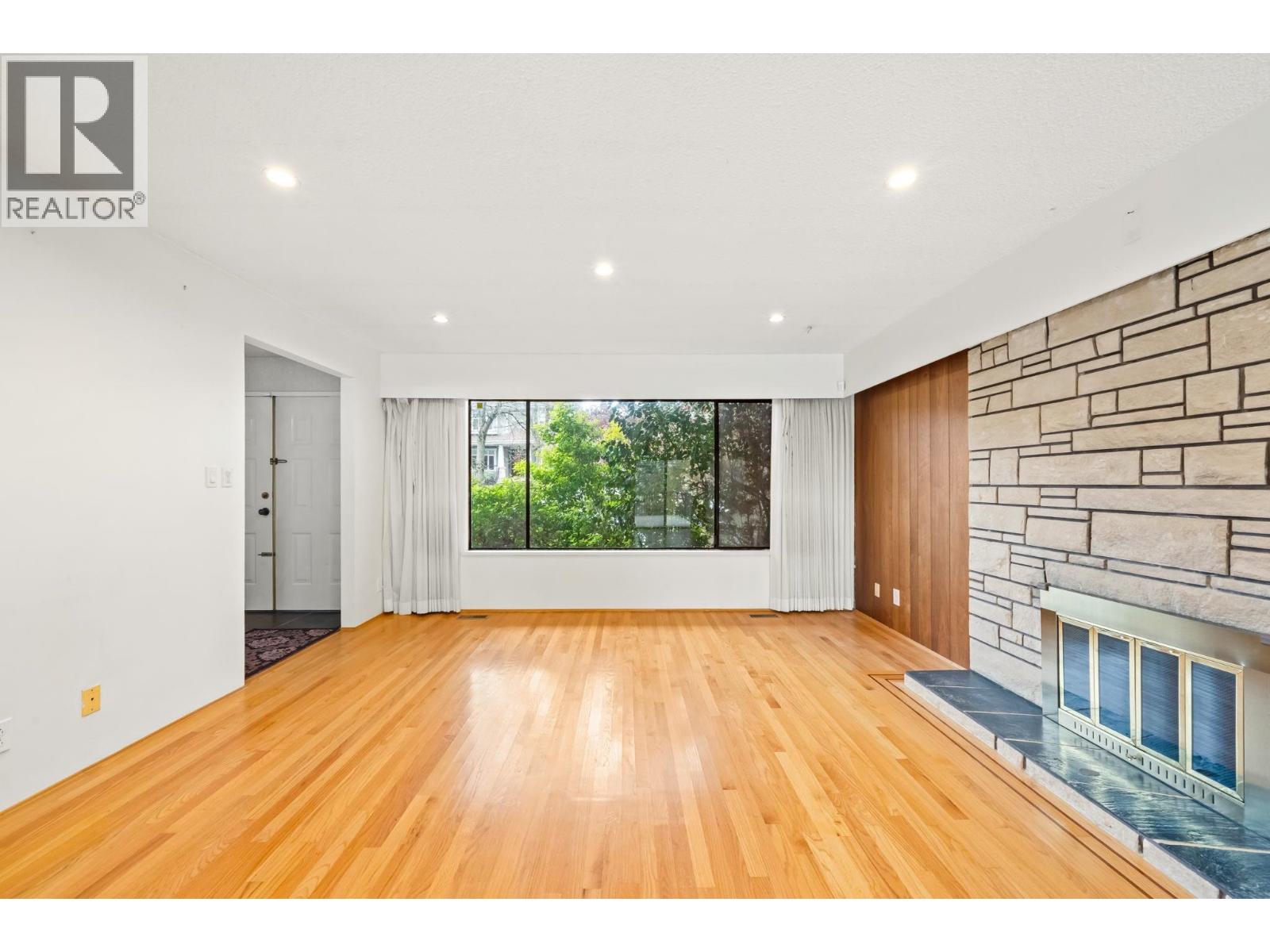 532 W 64th Avenue, Vancouver, British Columbia  V6P 2K9 - Photo 2 - R3114353