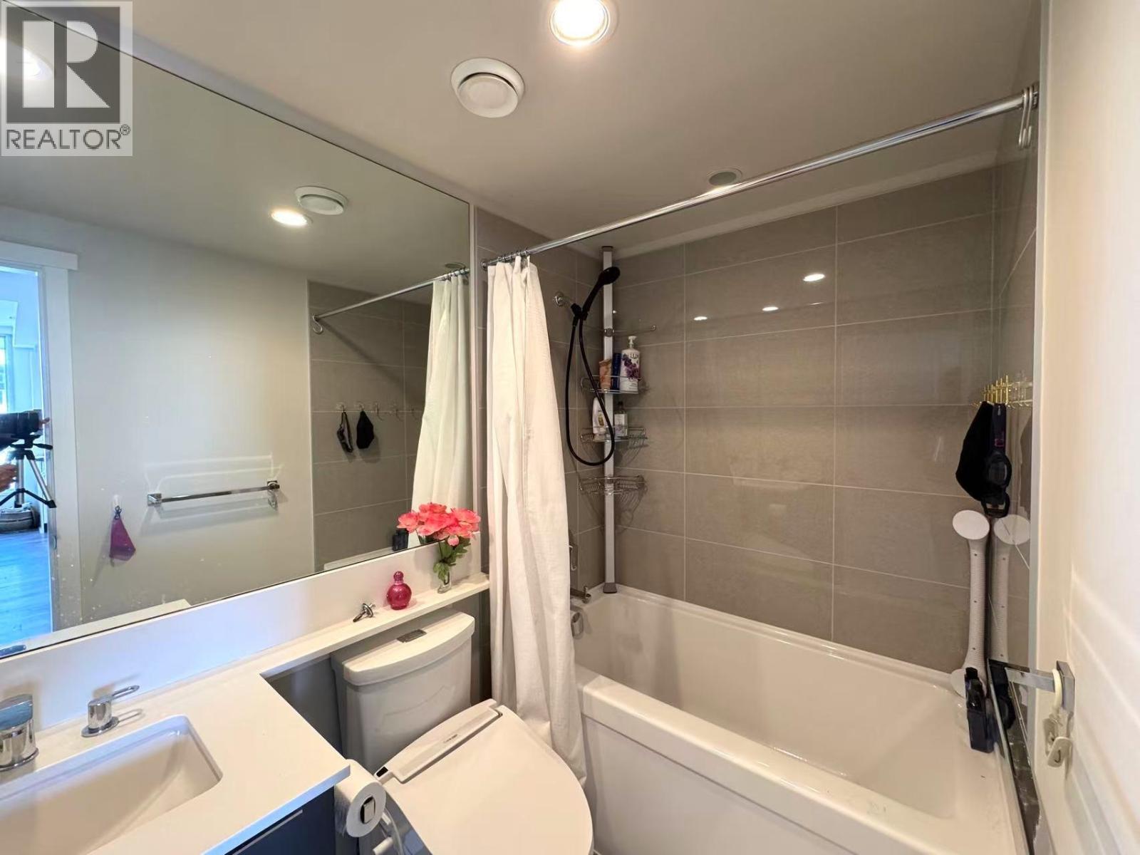 2501 3100 Windsor Gate, Coquitlam, British Columbia  V3B 0P3 - Photo 16 - R3132847