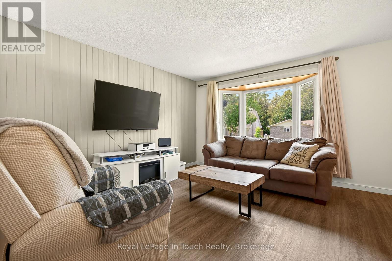 679 Simcoe Avenue, Tay, Ontario  L0K 1R0 - Photo 4 - S13429840