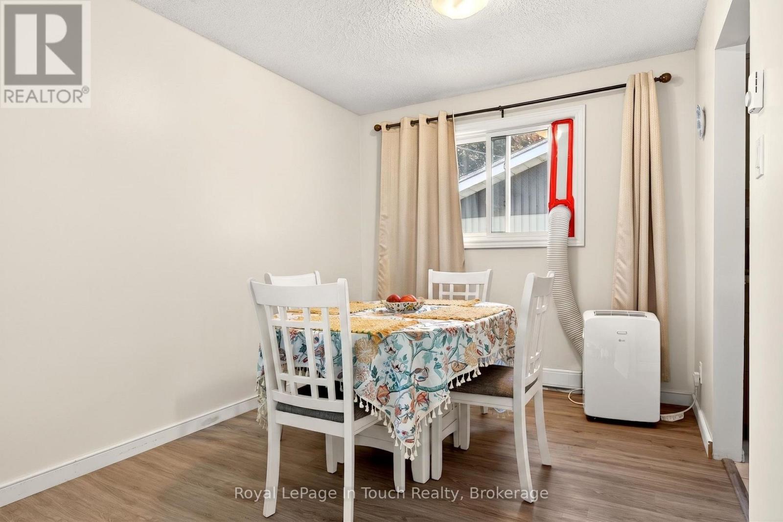 679 Simcoe Avenue, Tay, Ontario  L0K 1R0 - Photo 5 - S13429840