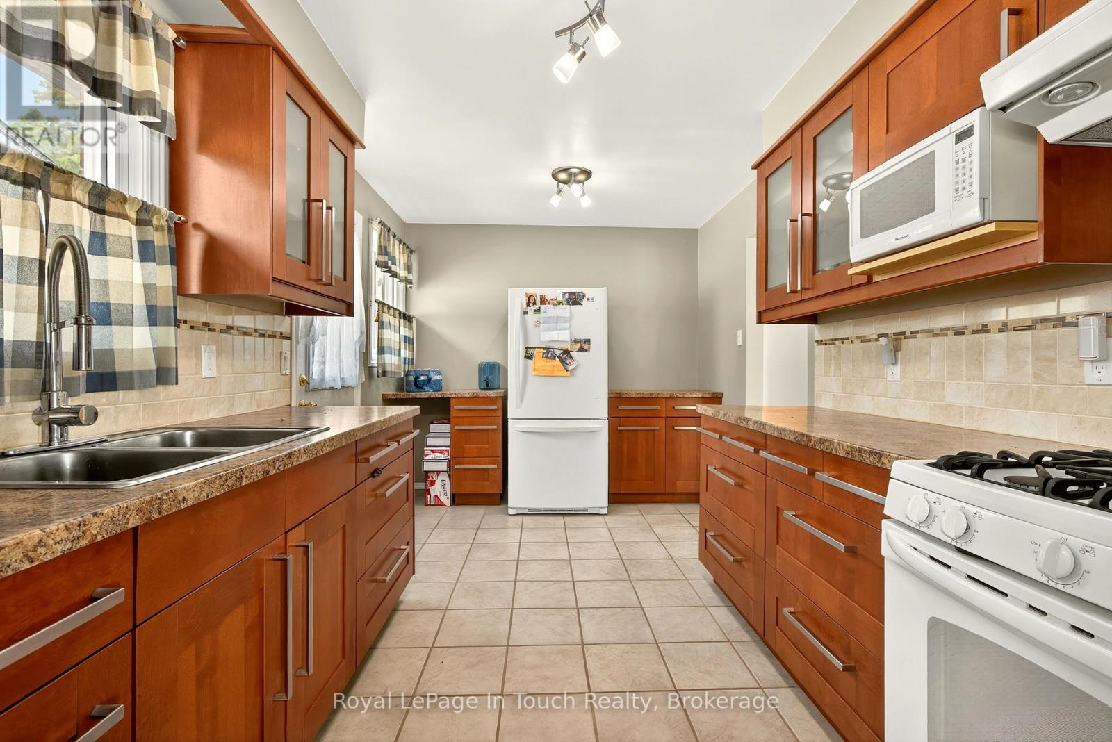 679 Simcoe Avenue, Tay, Ontario  L0K 1R0 - Photo 6 - S13429840