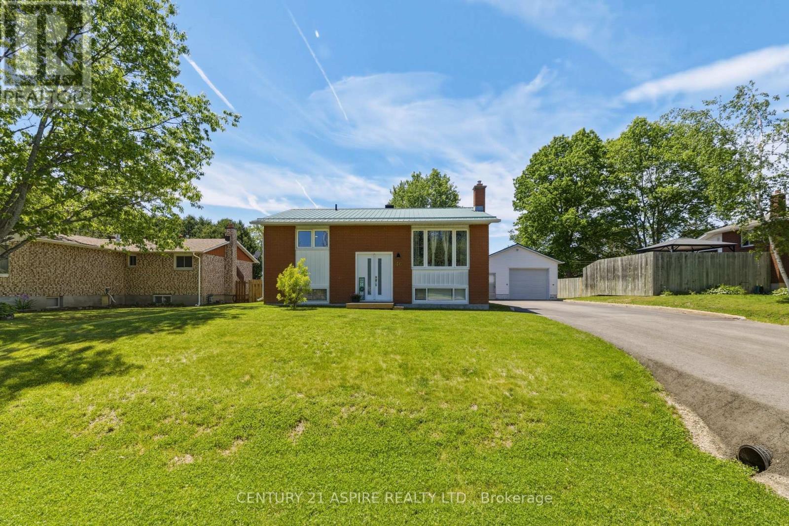 46 Cook Street, Laurentian Hills, Ontario  K0J 1J0 - Photo 1 - X13429814