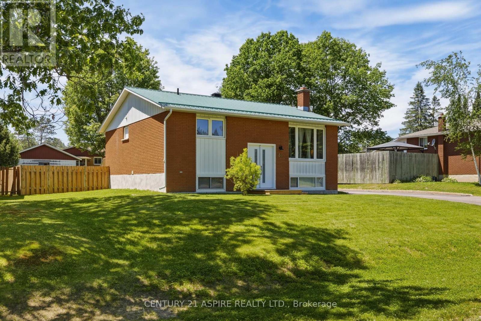46 Cook Street, Laurentian Hills, Ontario  K0J 1J0 - Photo 5 - X13429814