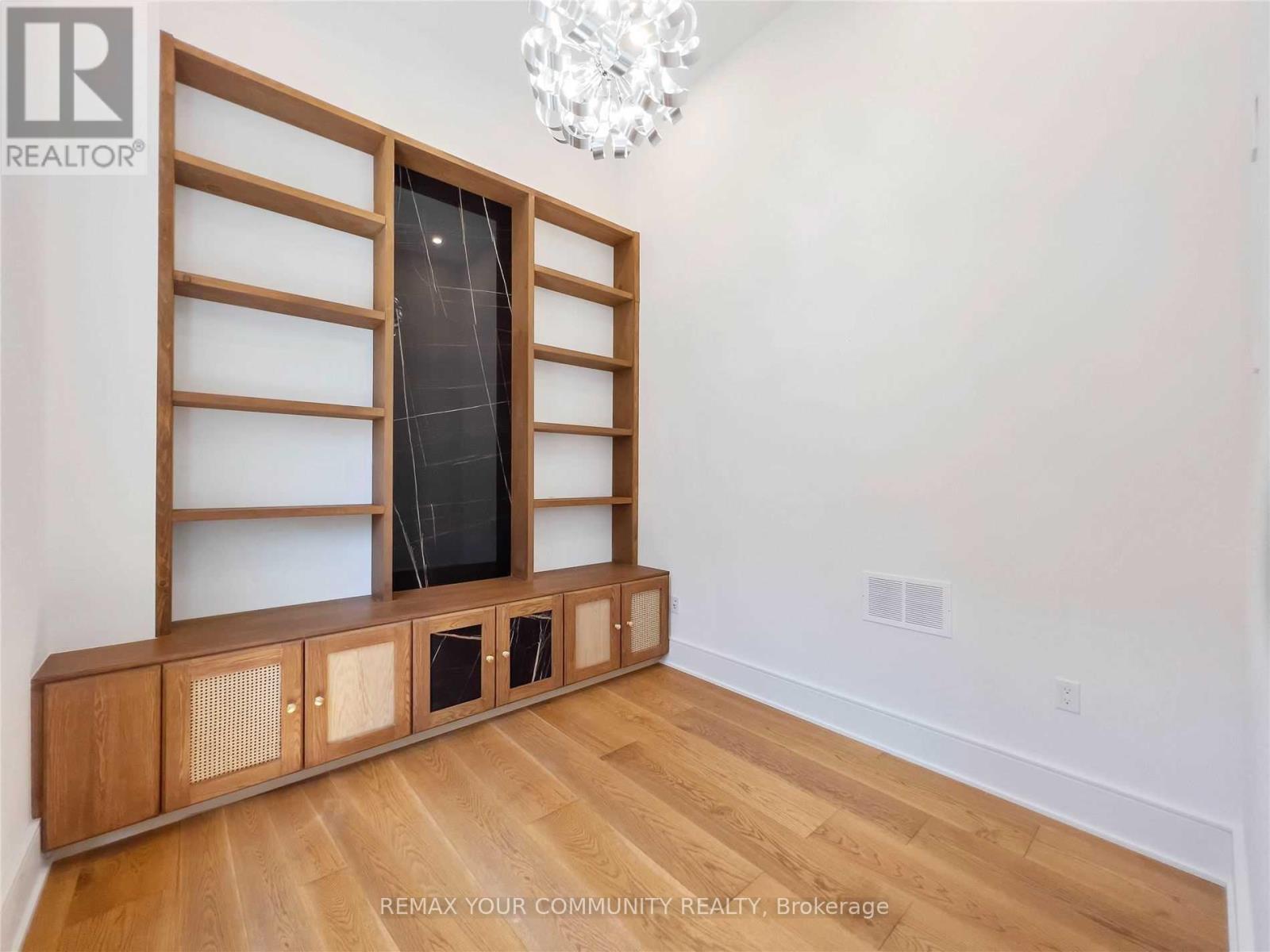 116 Park Home Avenue, Toronto, Ontario  M2N 1W8 - Photo 4 - C13234388