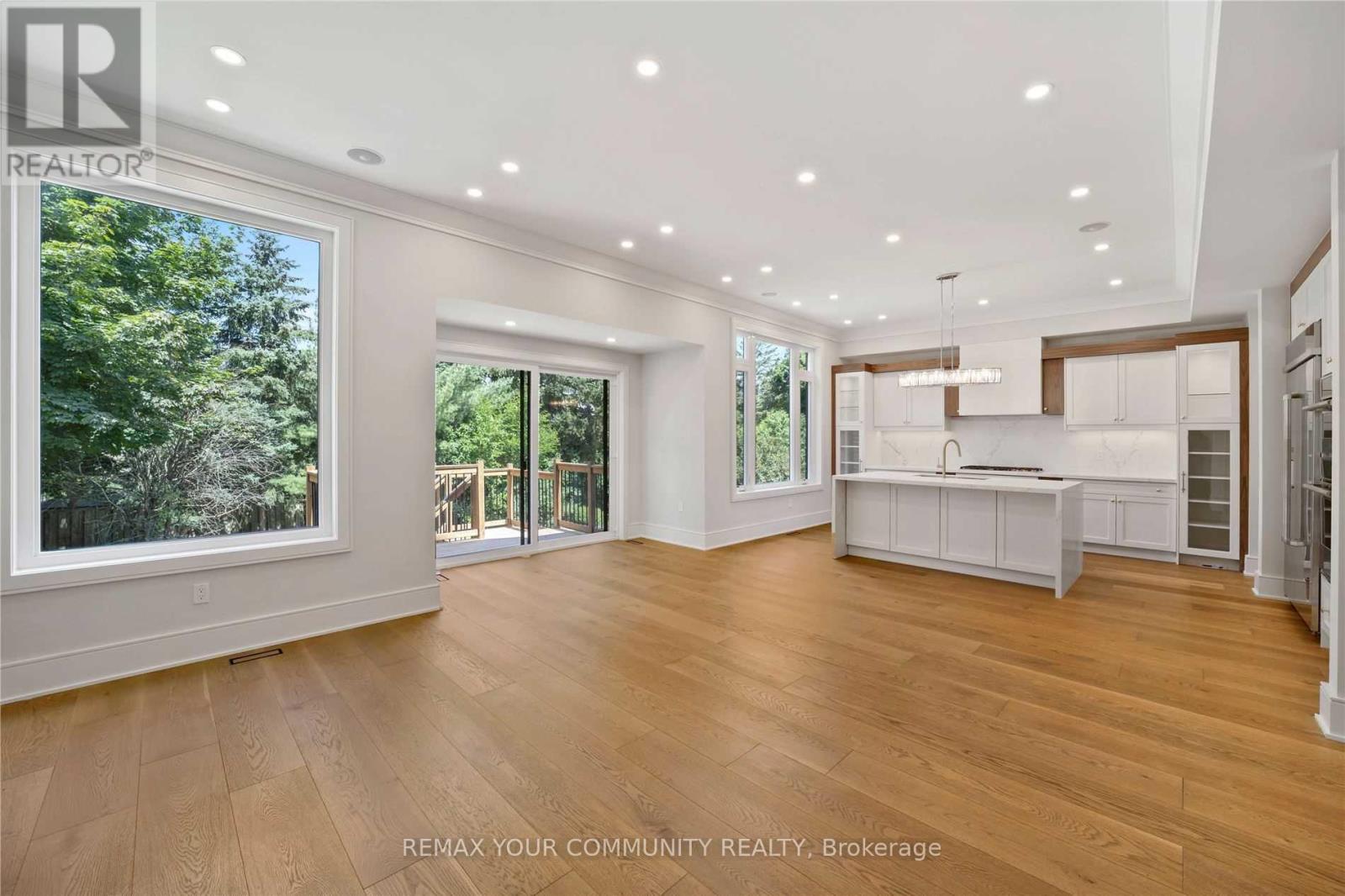 116 Park Home Avenue, Toronto, Ontario  M2N 1W8 - Photo 8 - C13234388