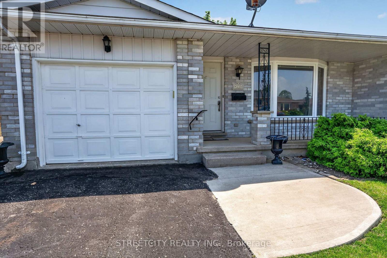 11 Rickwood Place, St. Thomas, Ontario  N5R 5Z3 - Photo 2 - X13429798