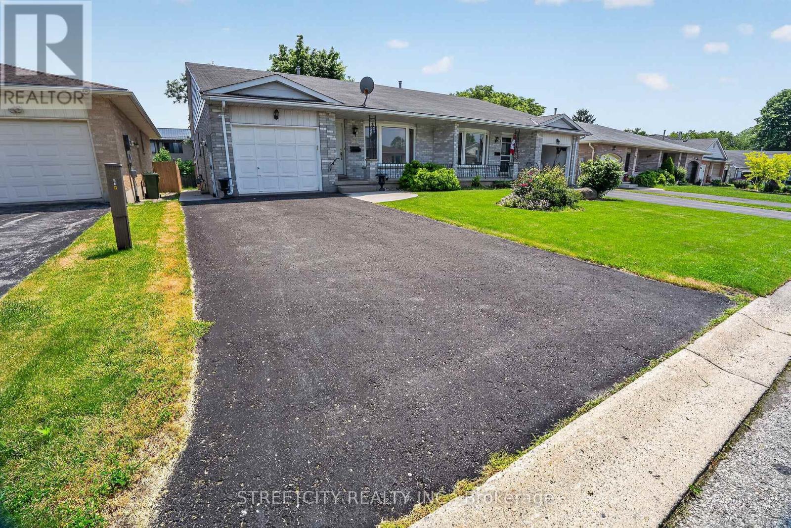 11 Rickwood Place, St. Thomas, Ontario  N5R 5Z3 - Photo 3 - X13429798