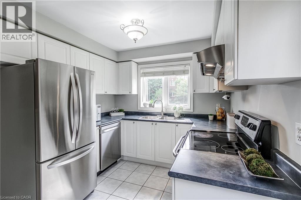 1749 Creek Way, Burlington, Ontario  L7L 7E1 - Photo 11 - 40837625