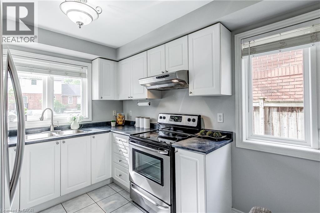 1749 Creek Way, Burlington, Ontario  L7L 7E1 - Photo 12 - 40837625