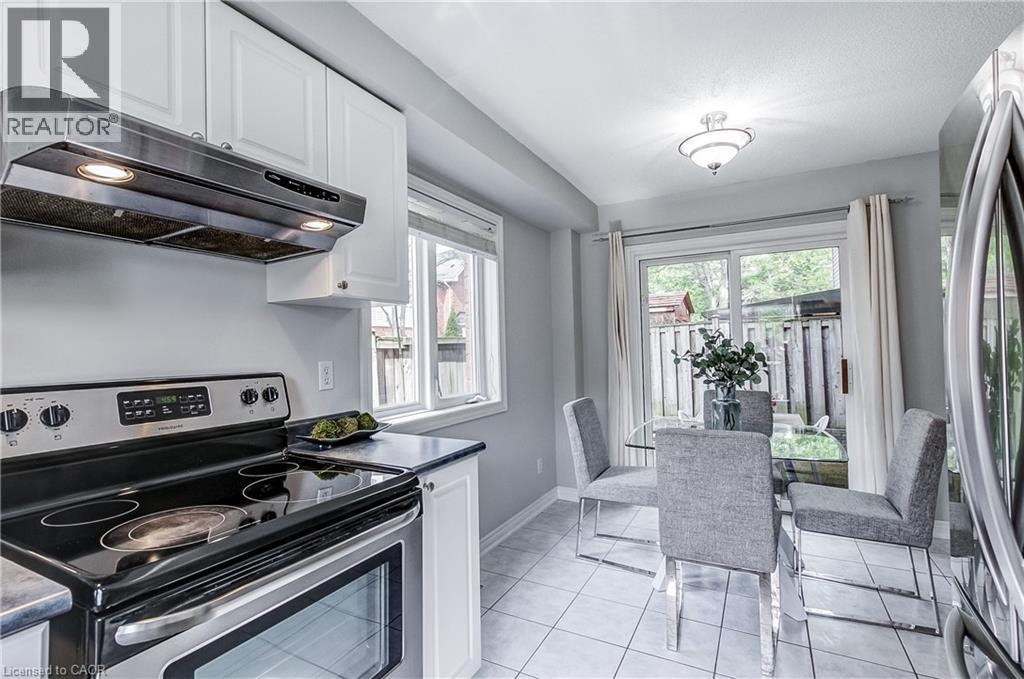 1749 Creek Way, Burlington, Ontario  L7L 7E1 - Photo 14 - 40837625