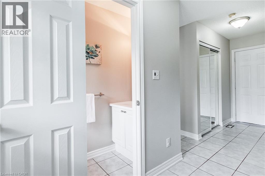 1749 Creek Way, Burlington, Ontario  L7L 7E1 - Photo 3 - 40837625