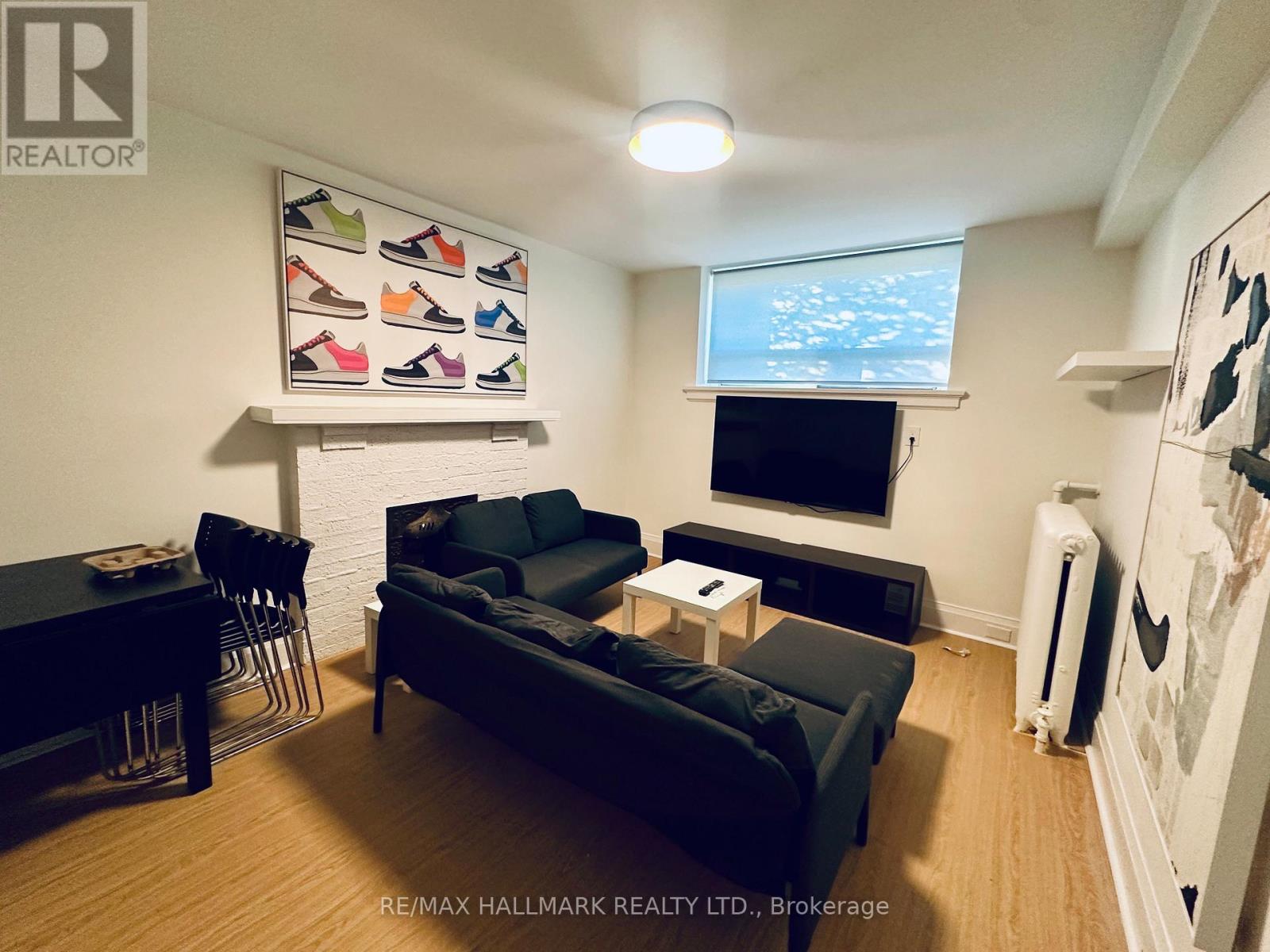 8 - 597 ST CLAIR AVENUE W