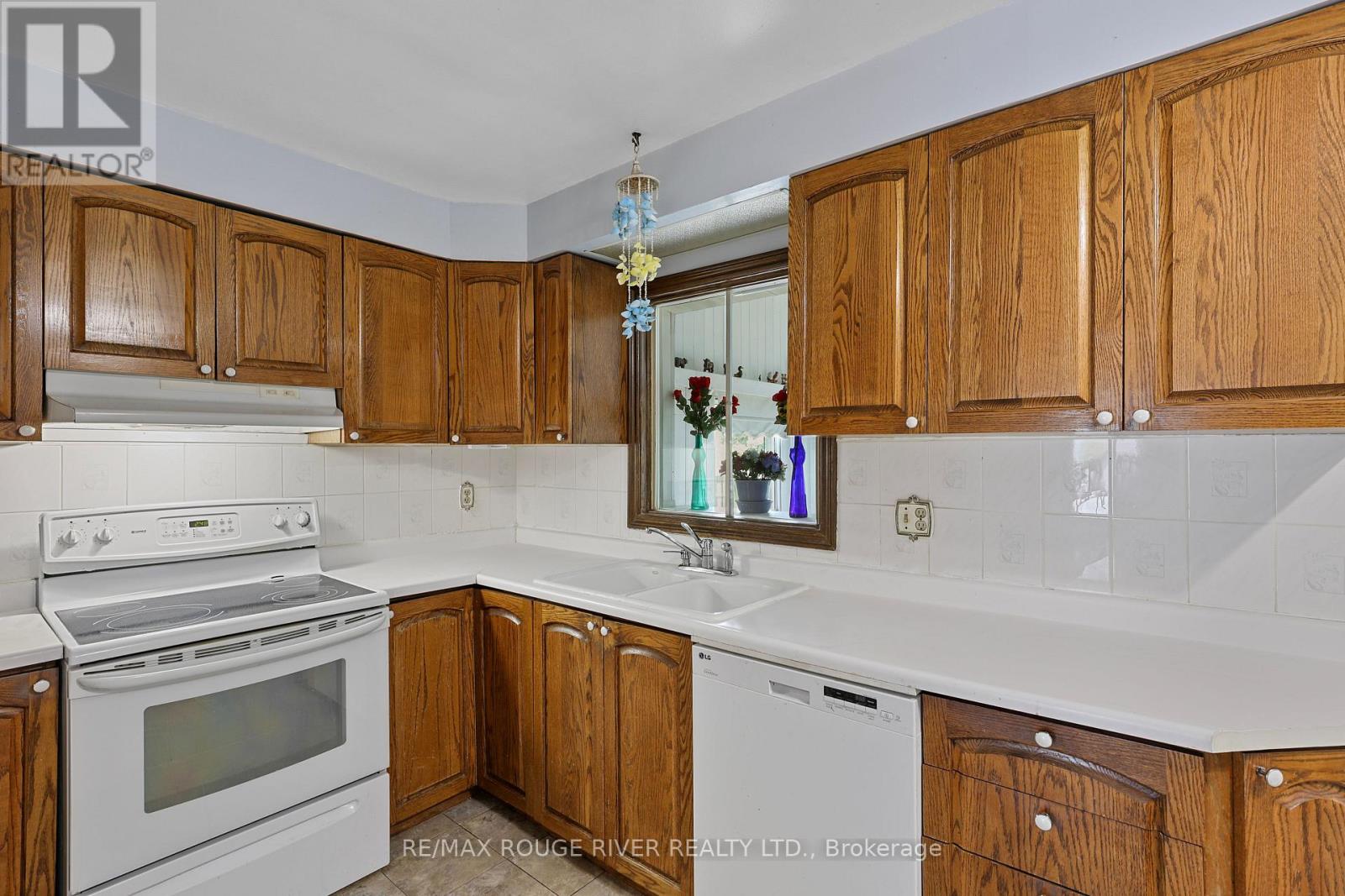 64 Burden Crescent, Ajax, Ontario  L1S 3T8 - Photo 4 - E13429864