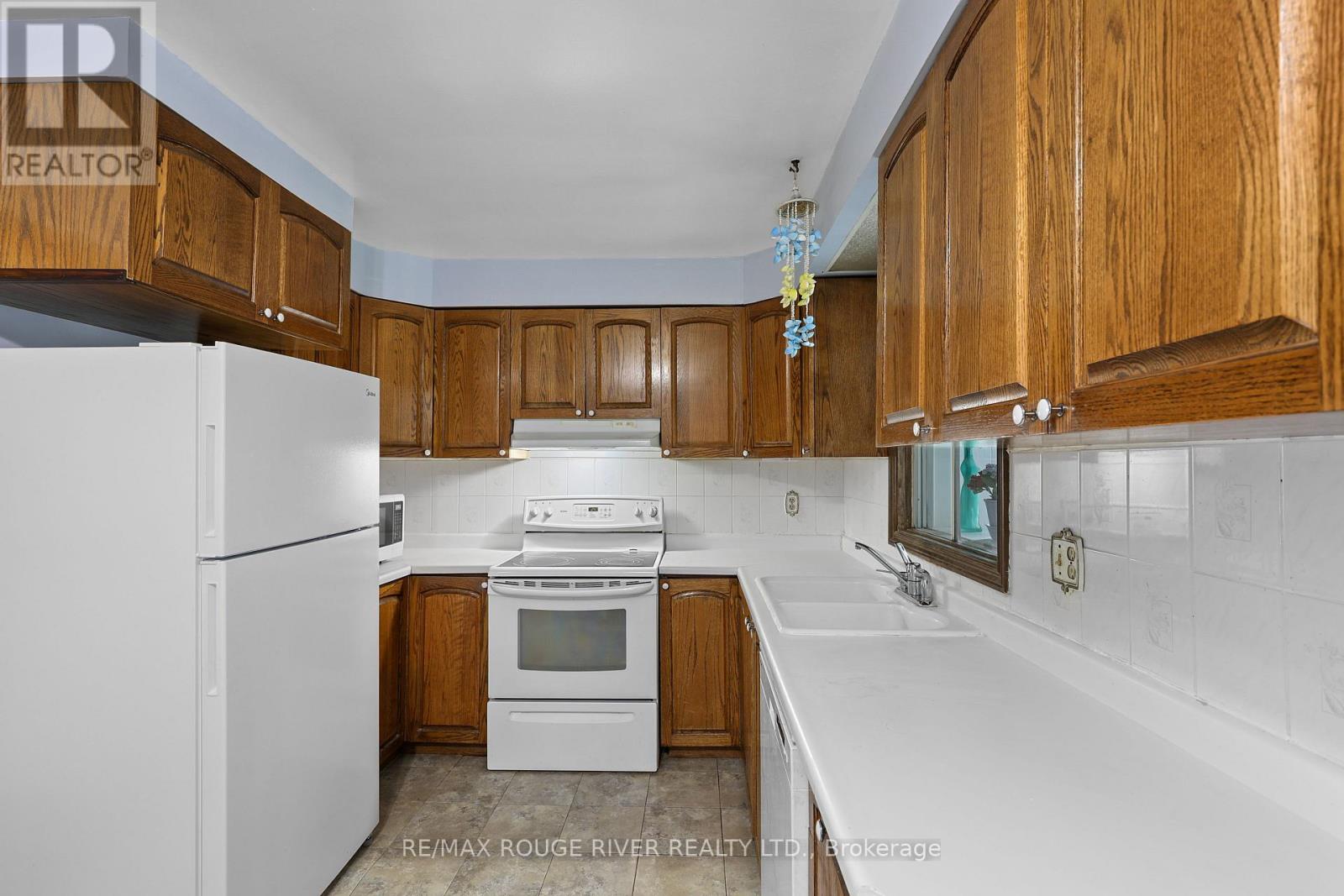 64 Burden Crescent, Ajax, Ontario  L1S 3T8 - Photo 5 - E13429864