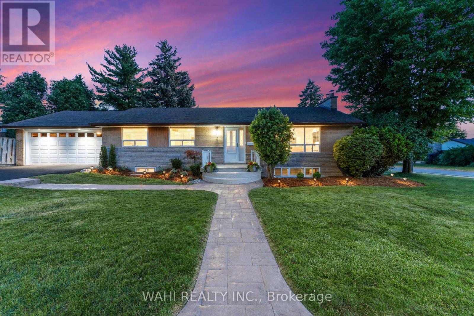 39 Nanwood Drive, Brampton, Ontario  L6W 1L7 - Photo 2 - W13429820