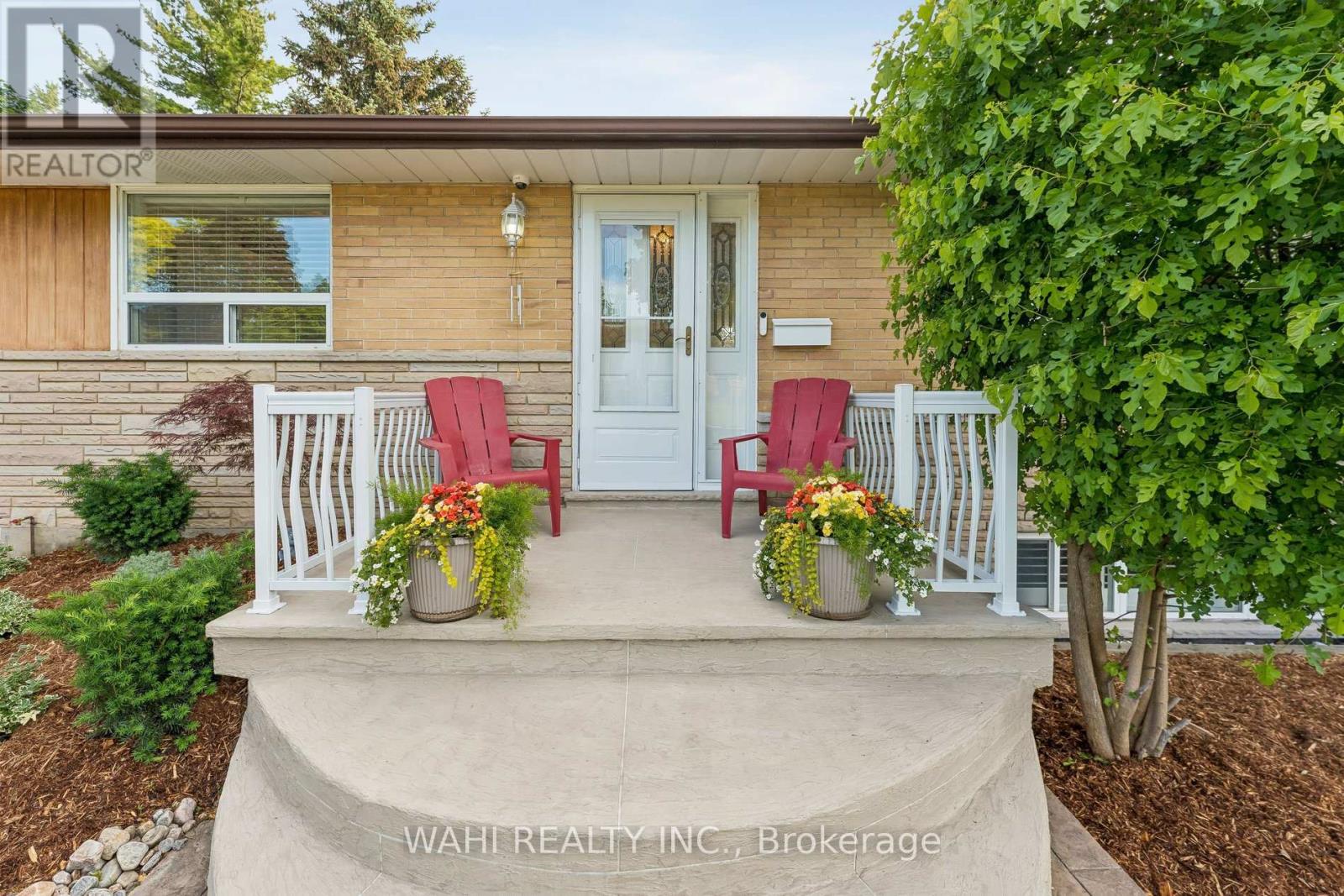 39 Nanwood Drive, Brampton, Ontario  L6W 1L7 - Photo 3 - W13429820