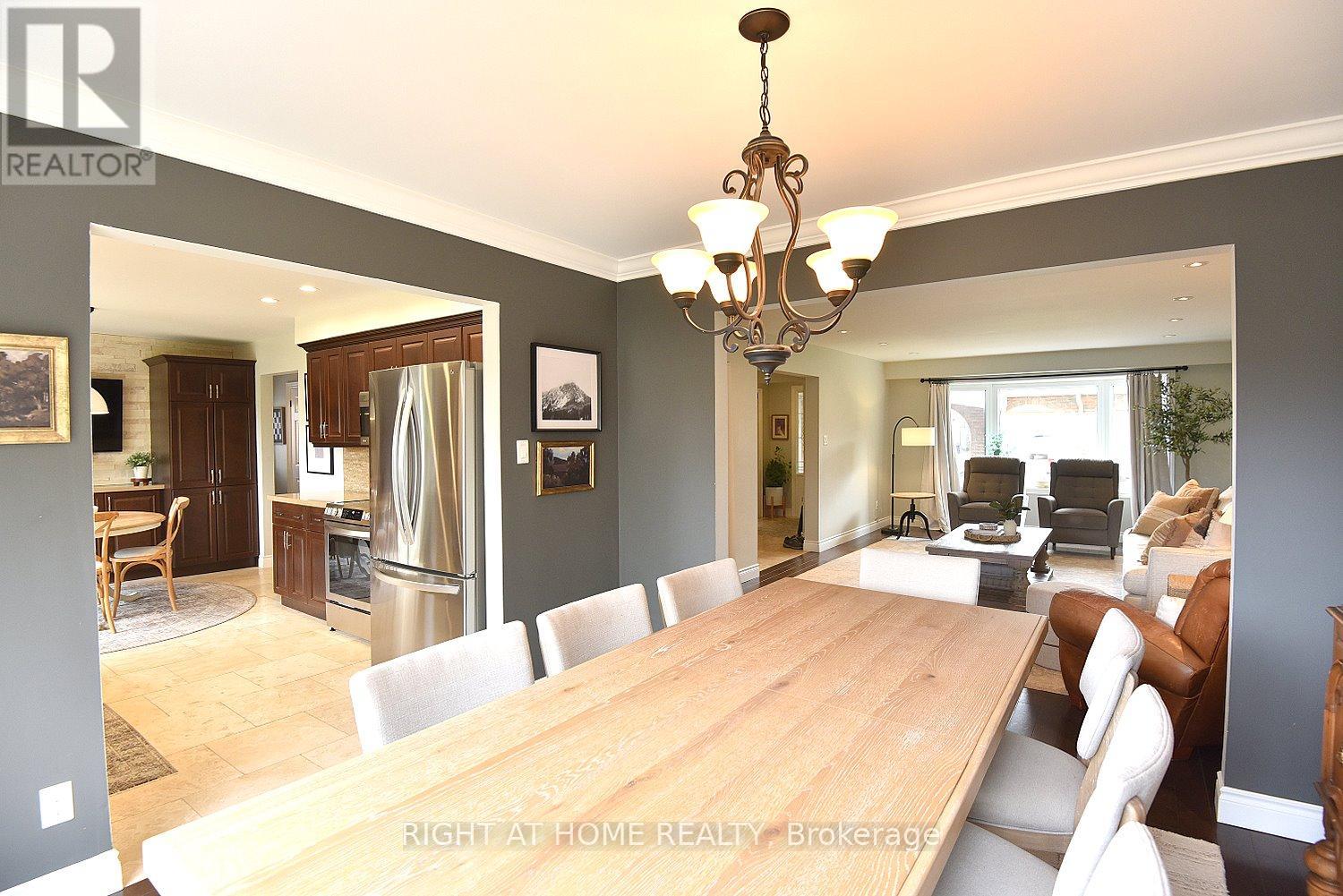2451 Sinclair Circle, Burlington, Ontario  L7P 3K9 - Photo 17 - W13429872