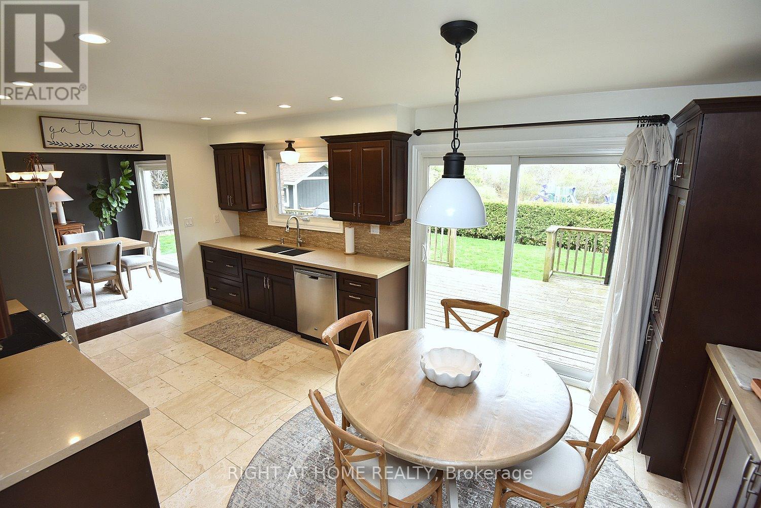 2451 Sinclair Circle, Burlington, Ontario  L7P 3K9 - Photo 21 - W13429872