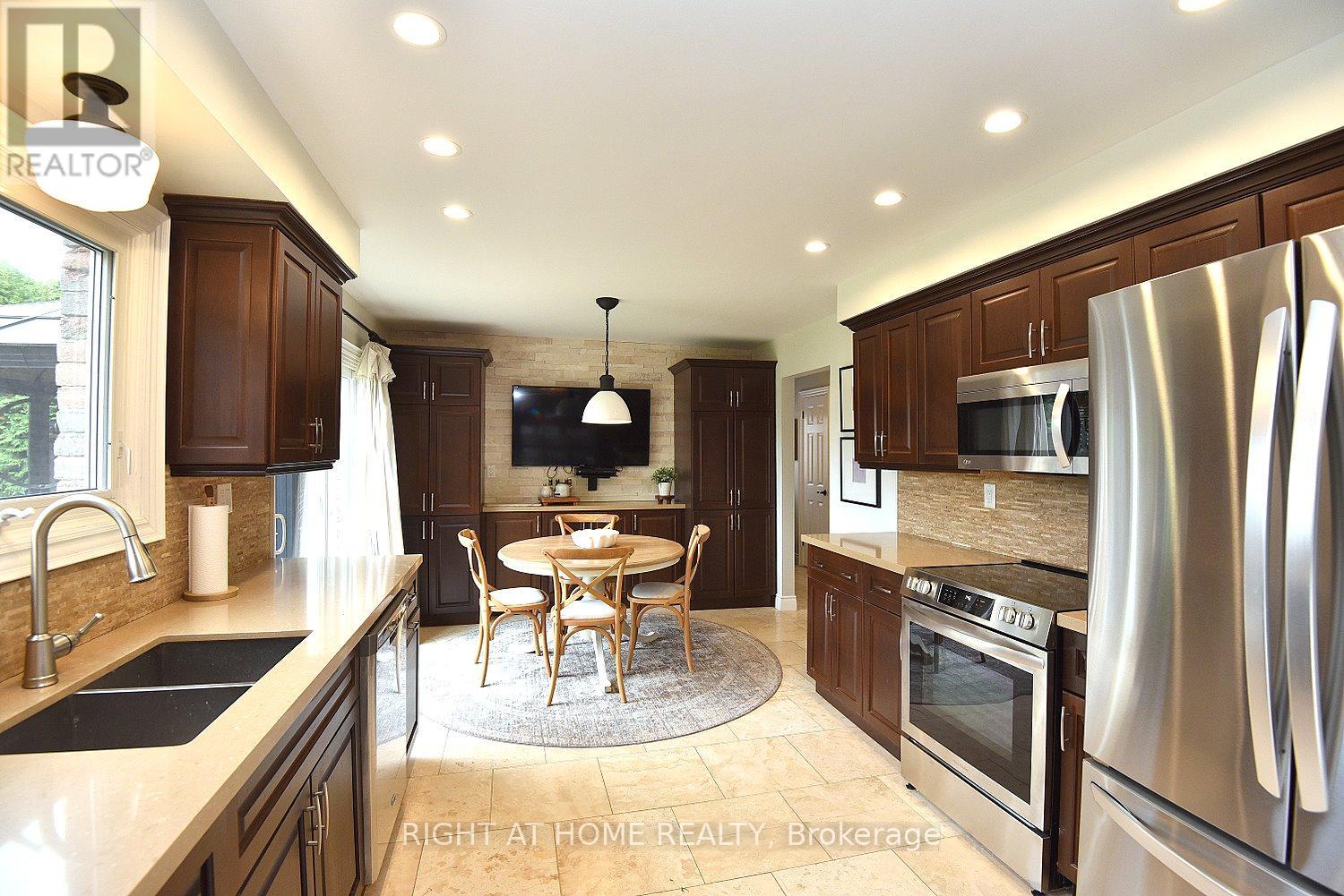 2451 Sinclair Circle, Burlington, Ontario  L7P 3K9 - Photo 22 - W13429872