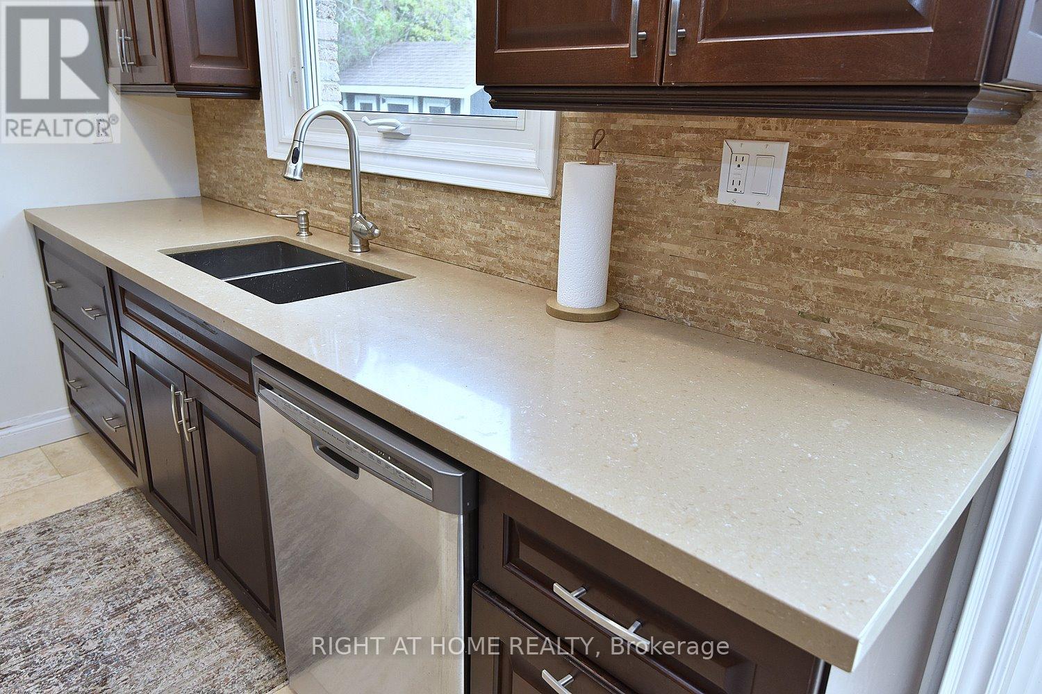2451 Sinclair Circle, Burlington, Ontario  L7P 3K9 - Photo 26 - W13429872