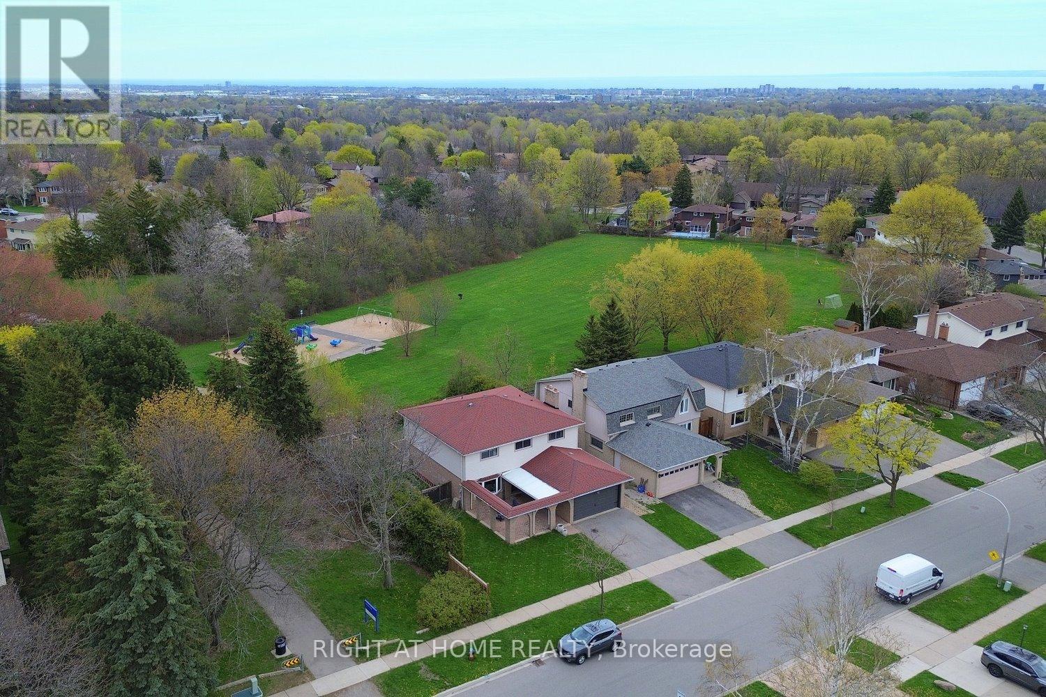 2451 Sinclair Circle, Burlington, Ontario  L7P 3K9 - Photo 3 - W13429872