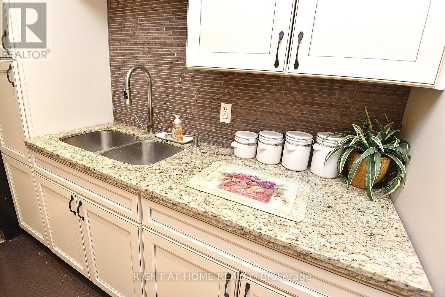 2451 Sinclair Circle, Burlington, Ontario  L7P 3K9 - Photo 42 - W13429872