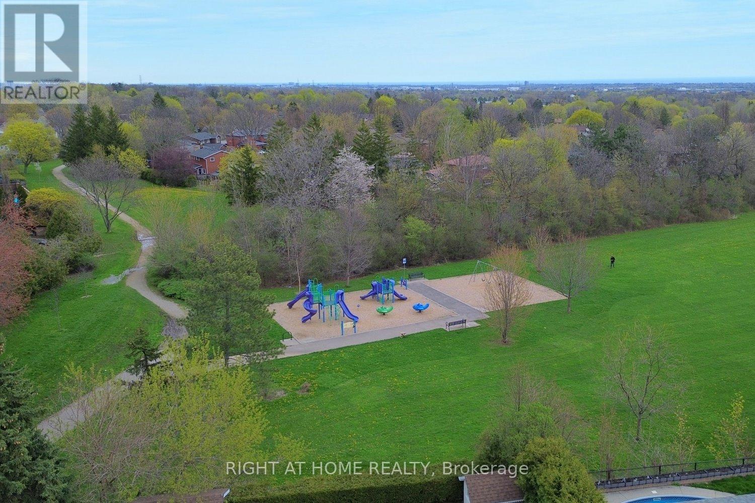 2451 Sinclair Circle, Burlington, Ontario  L7P 3K9 - Photo 9 - W13429872