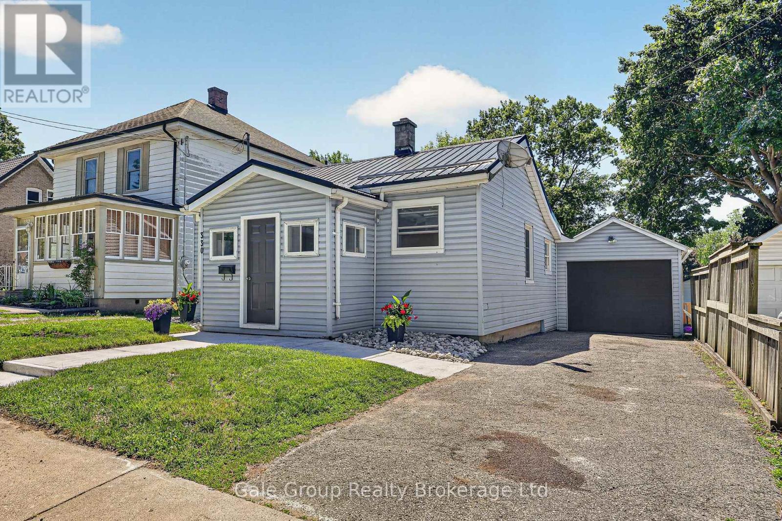 330 Queen Street, Woodstock, Ontario N4S 1M1 - Photo 1 - X13429930