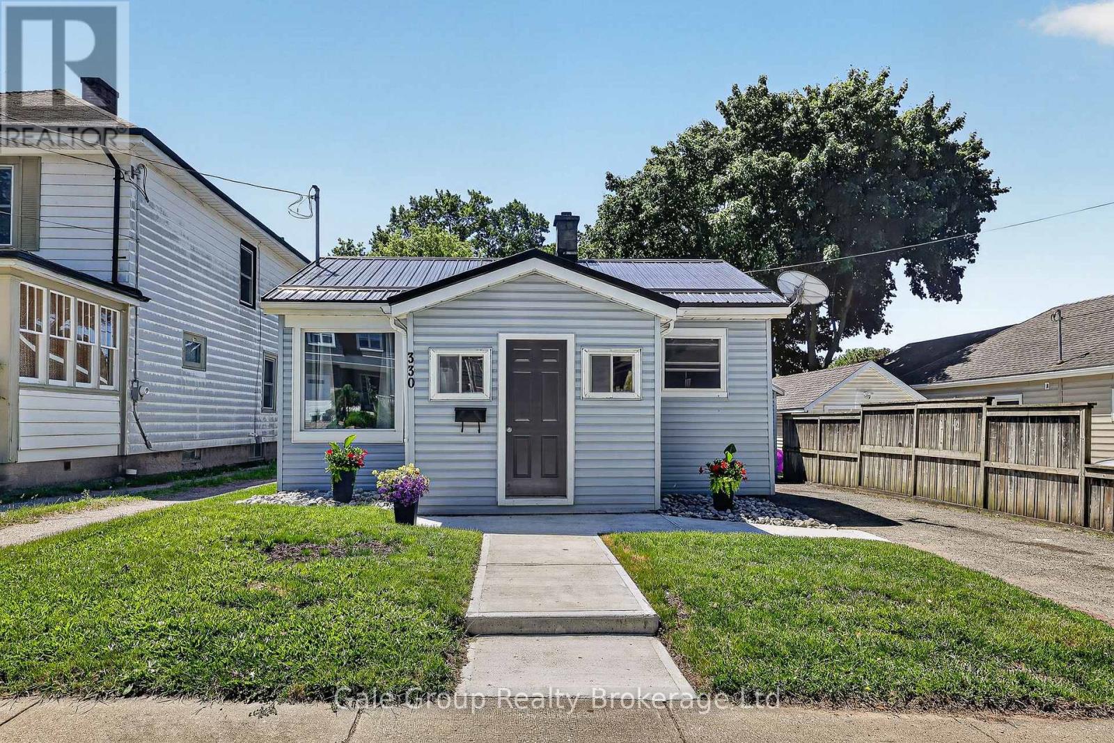 330 Queen Street, Woodstock, Ontario N4S 1M1 - Photo 2 - X13429930
