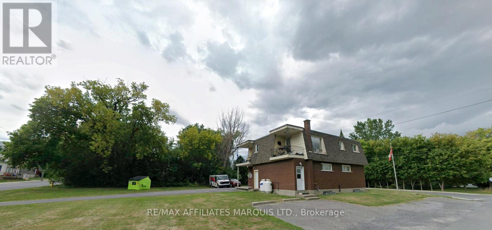 2B - 15 MAIN STREET N