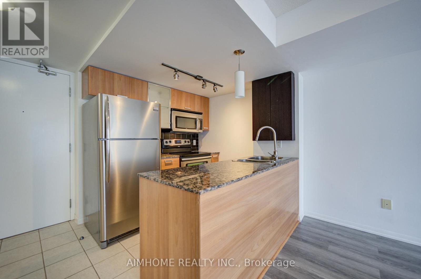 1604 - 38 Grenville Street, Toronto, Ontario  M4Y 1A5 - Photo 11 - C13418598